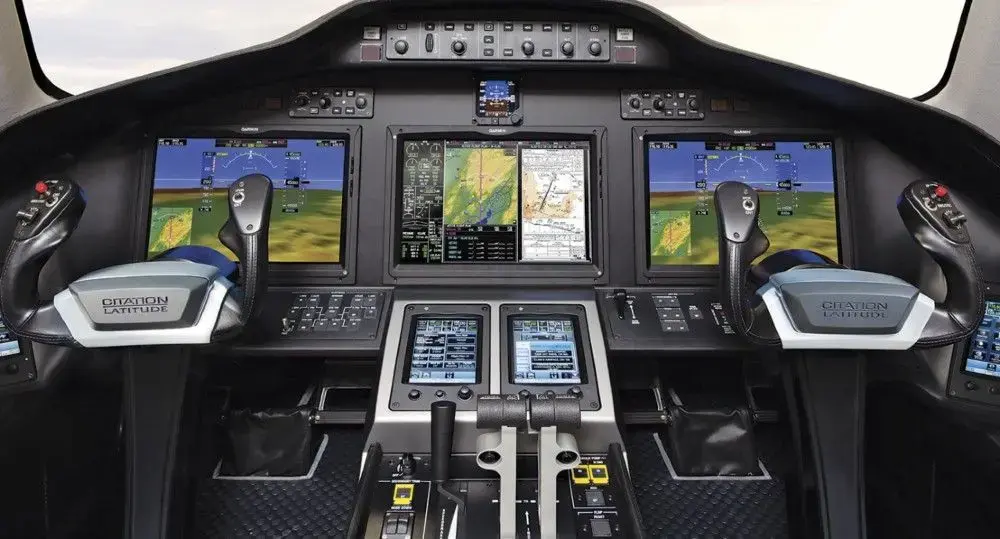 Cessna Citation Latitude cockpit