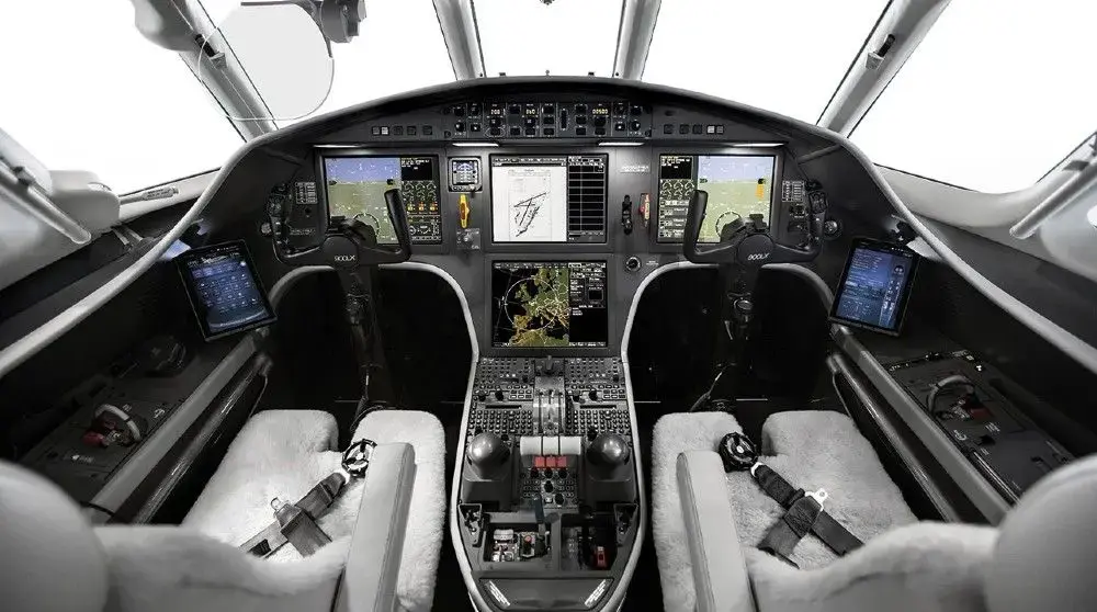 Dassault Falcon 900 cockpit